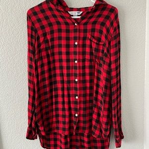 Red checkered buttonup